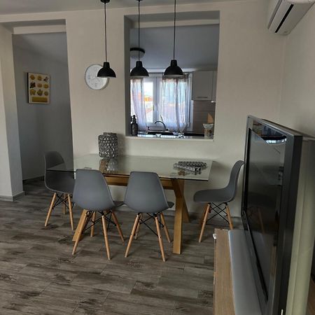 Private Modern Apartment Nea Roda Buitenkant foto
