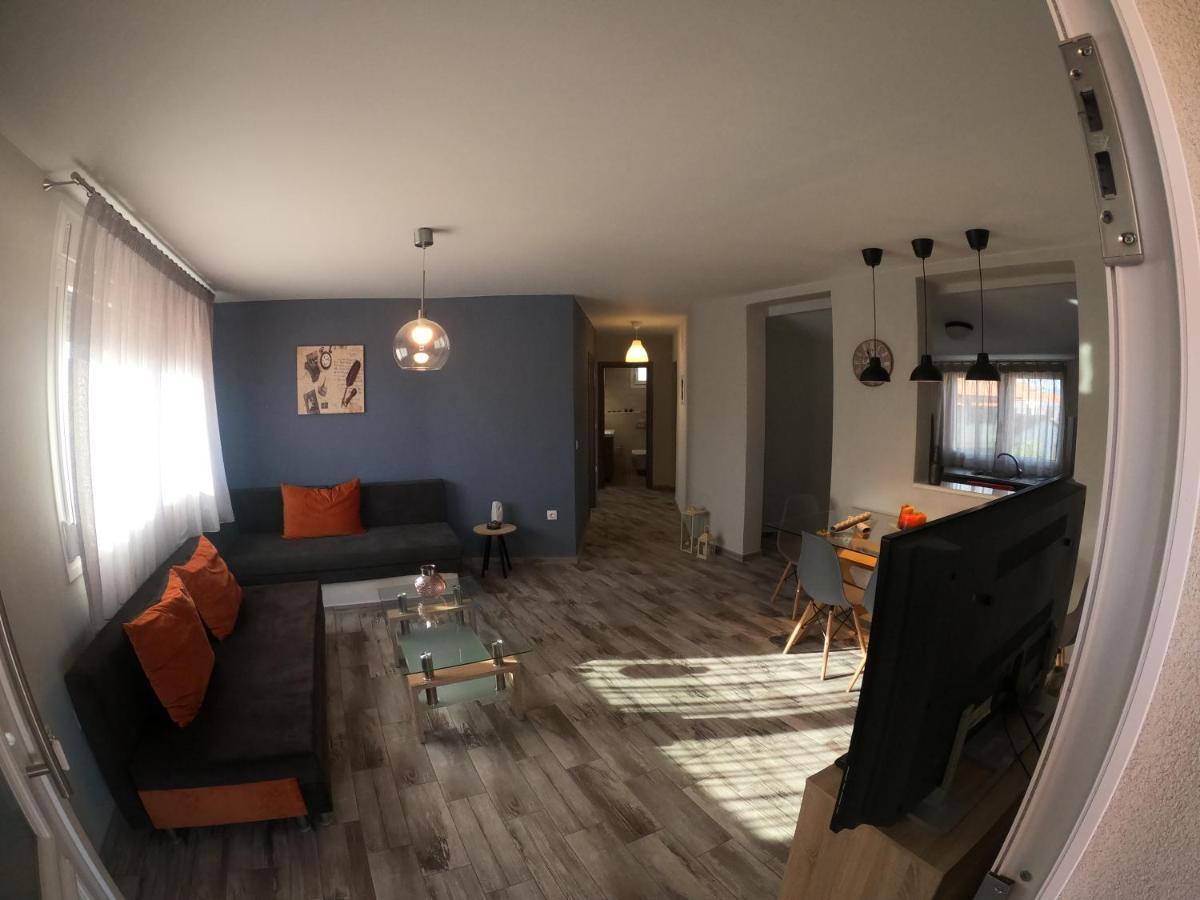 Private Modern Apartment Nea Roda Buitenkant foto