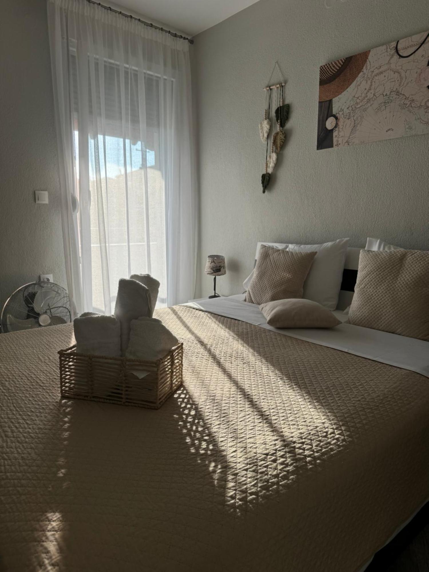 Private Modern Apartment Nea Roda Buitenkant foto