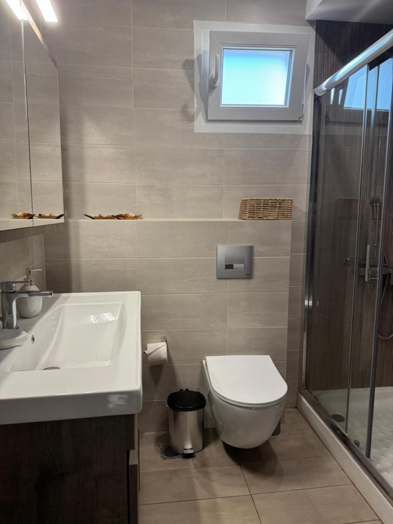 Private Modern Apartment Nea Roda Buitenkant foto