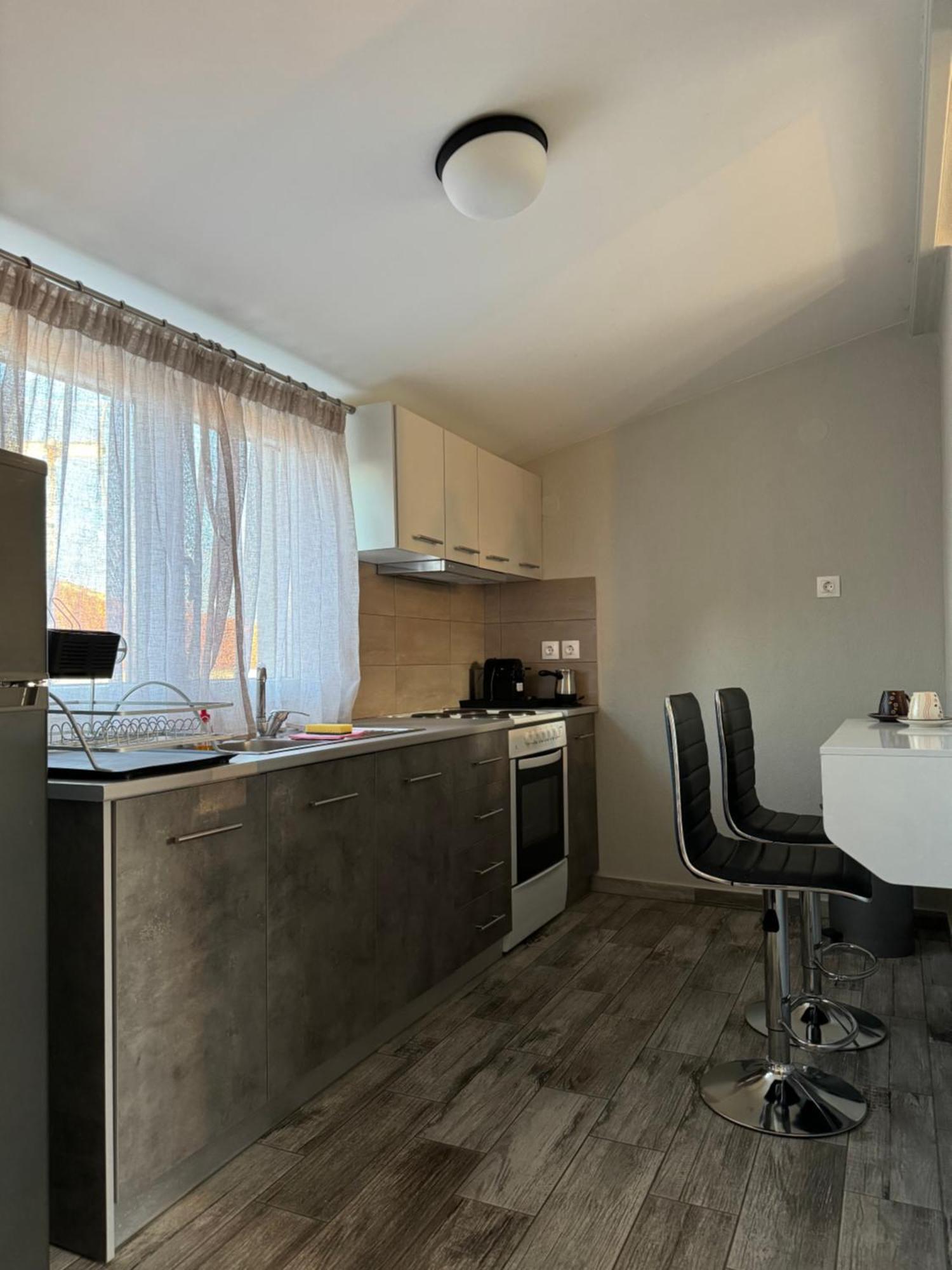 Private Modern Apartment Nea Roda Buitenkant foto