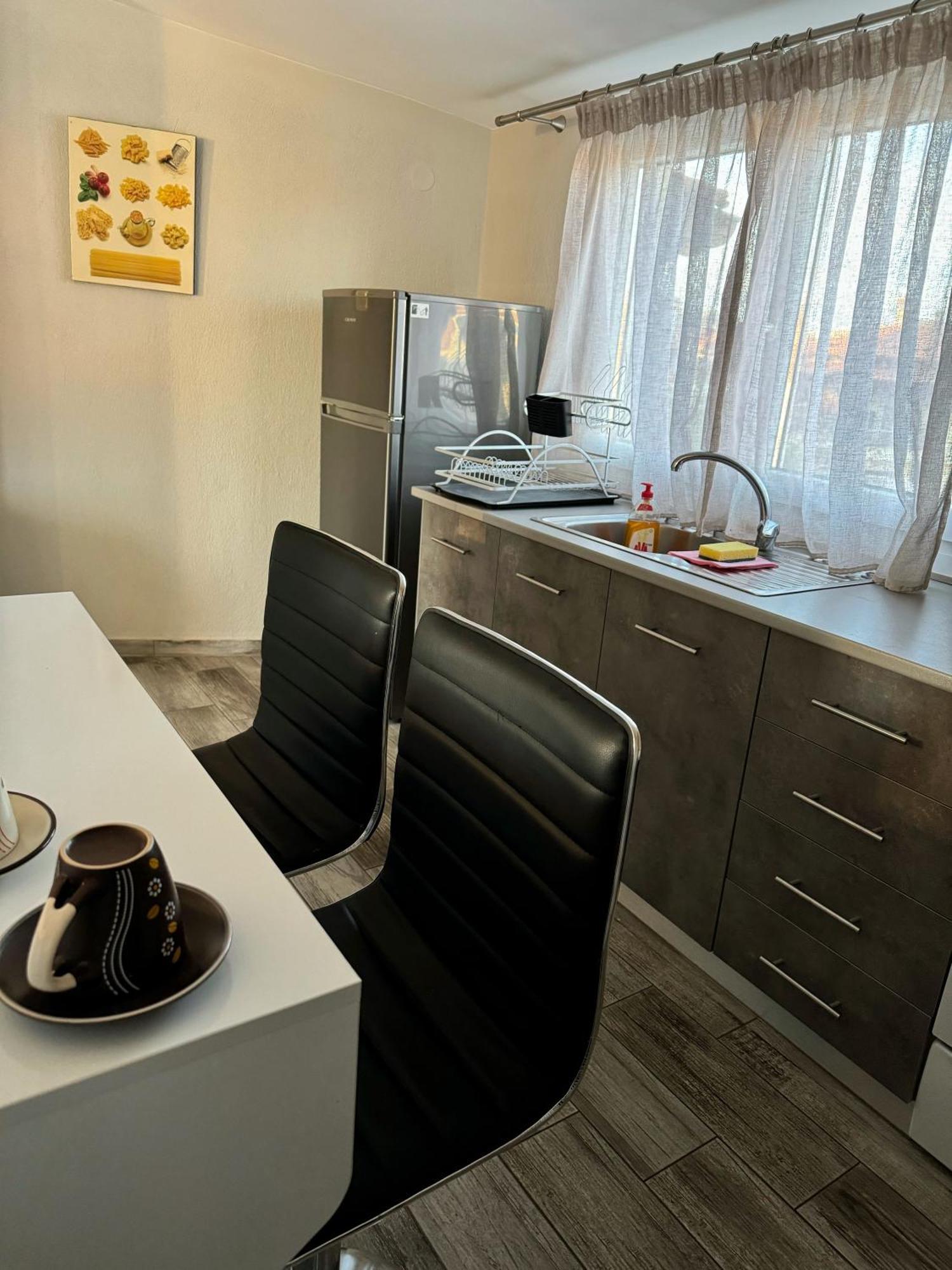 Private Modern Apartment Nea Roda Buitenkant foto