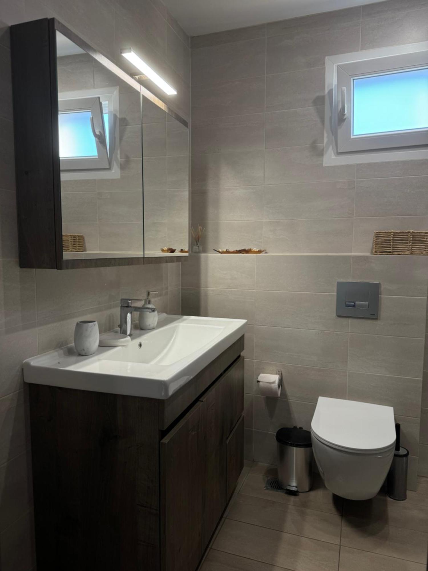 Private Modern Apartment Nea Roda Buitenkant foto